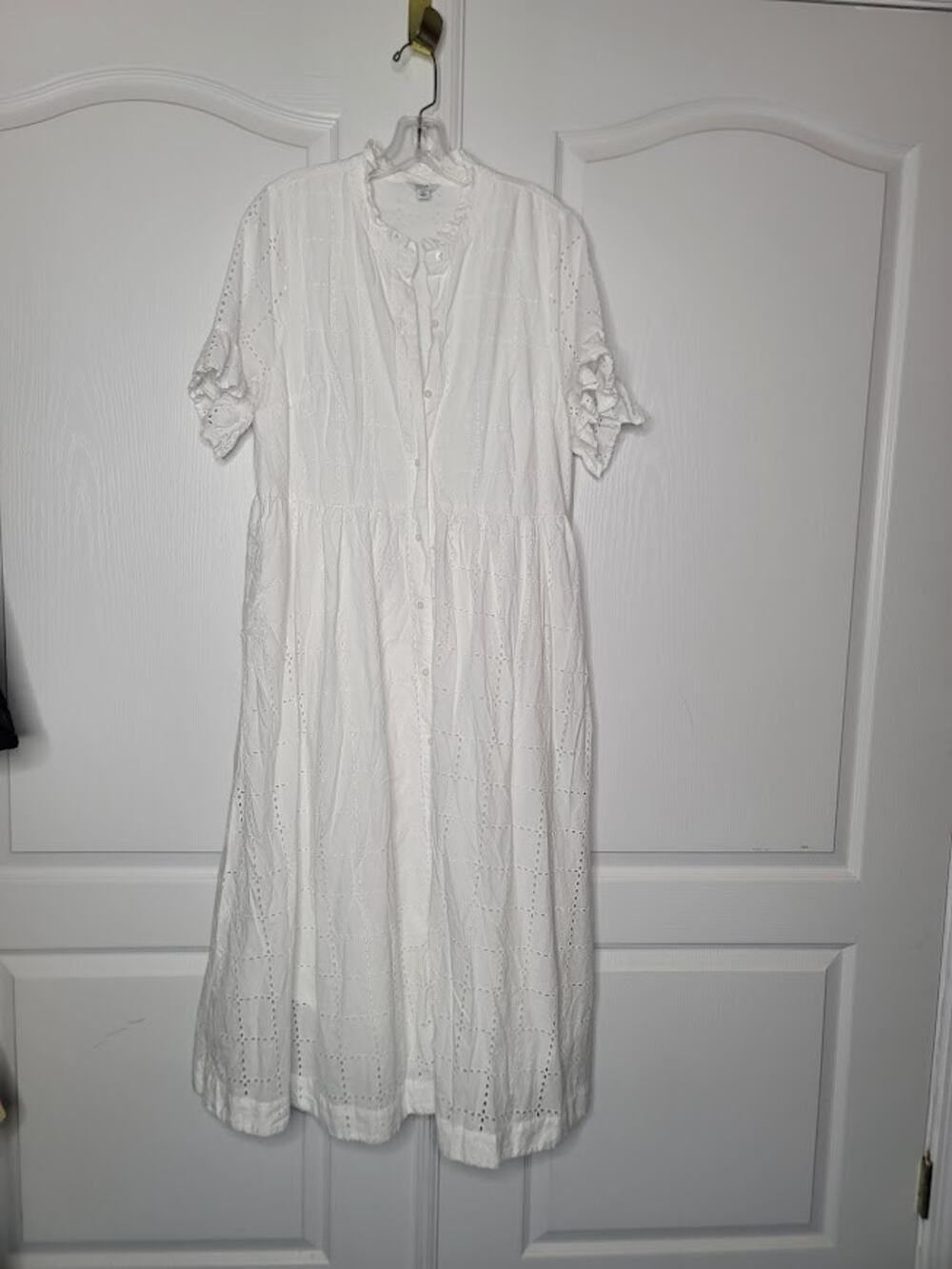 Crown & Ivy White eyelet button up Dress Midi Size XL Pockets flutter sleeve